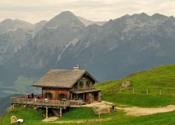 Übernachtung bei der urigen Mahdalm auf 1530m bei den Wirtsleuten Dorli und Blas.